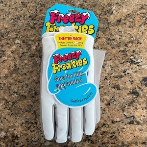 "I LOVE SNOW" FREEZY FREAKIES GLOVES NWT
